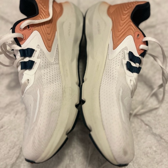 Altra Provision Sneakers like new - Picture 5 of 8